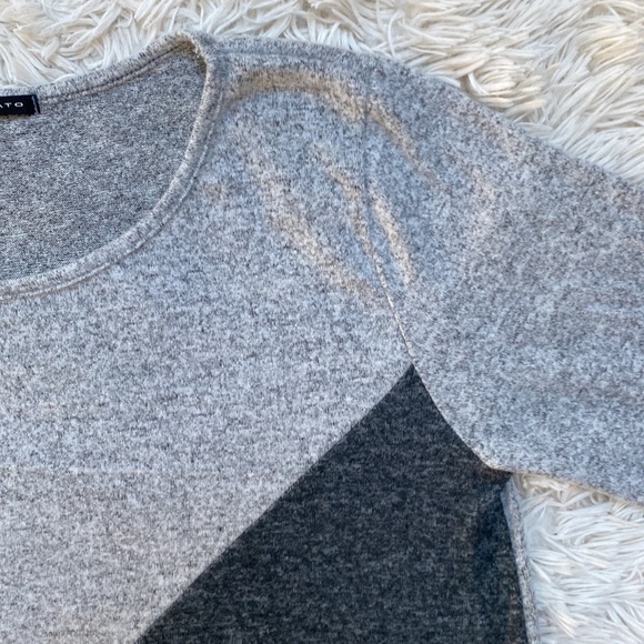 Staccato Colorblock LS Top 💗 Gray Charcoal & Green - Picture 6 of 12